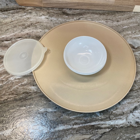 Tupperware Chip Dip 'N Serve Tray with Dip Bowl & Lid Tan & Sheer #492 - Vintage - Picture 5 of 10